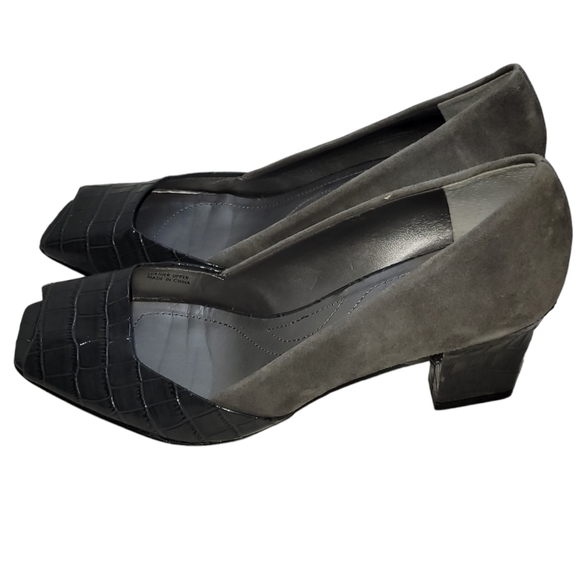 Tahari Lindsey Leather Suede Textured Open Toe Heels Size 7M - Picture 6 of 10